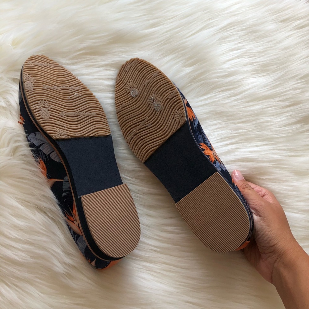 Tommy Bahama Leather Loafers - Picture 5 of 6